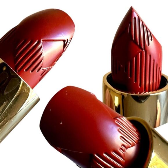 BURBERRY Kisses 93 Russet:
Timeless Elegance
(3.3 g / NET WT. 0.11 OZ) - Picture 16 of 17